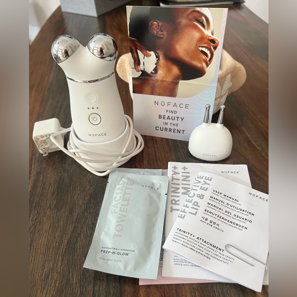 Nuface Trinity plus with lip & eye attachments and prep and 2 glow towelettes